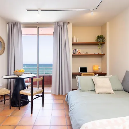 Апартаменты Amazing Beachfront Casa Corina I