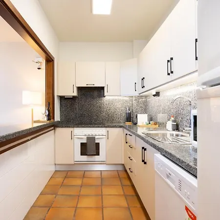 Amazing Beachfront Casa Corina I Апартаменты *