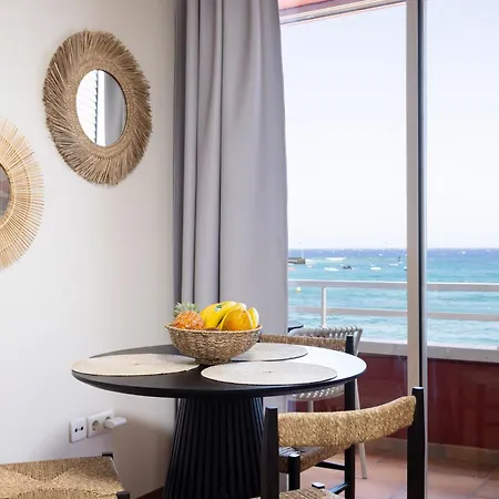 Апартаменты Amazing Beachfront Casa Corina I *